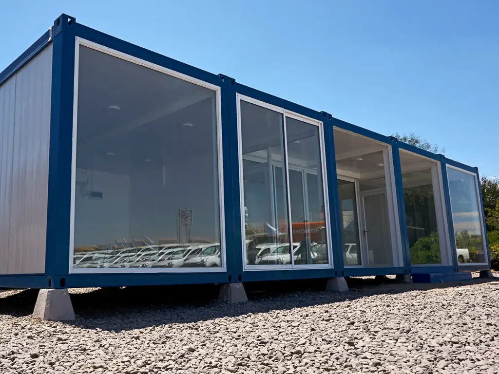 Proyecto modular: sala de ventas en planta libre
